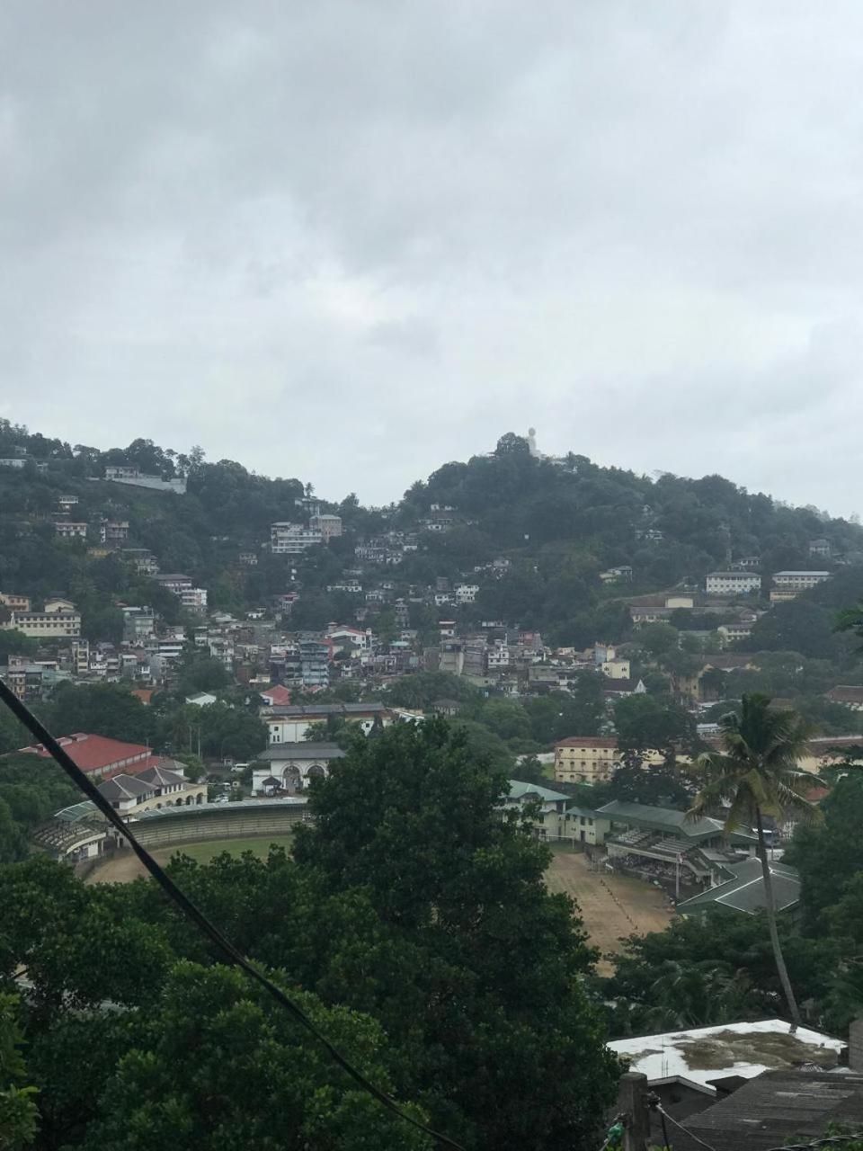 S V Homestay Kandy Bagian luar foto