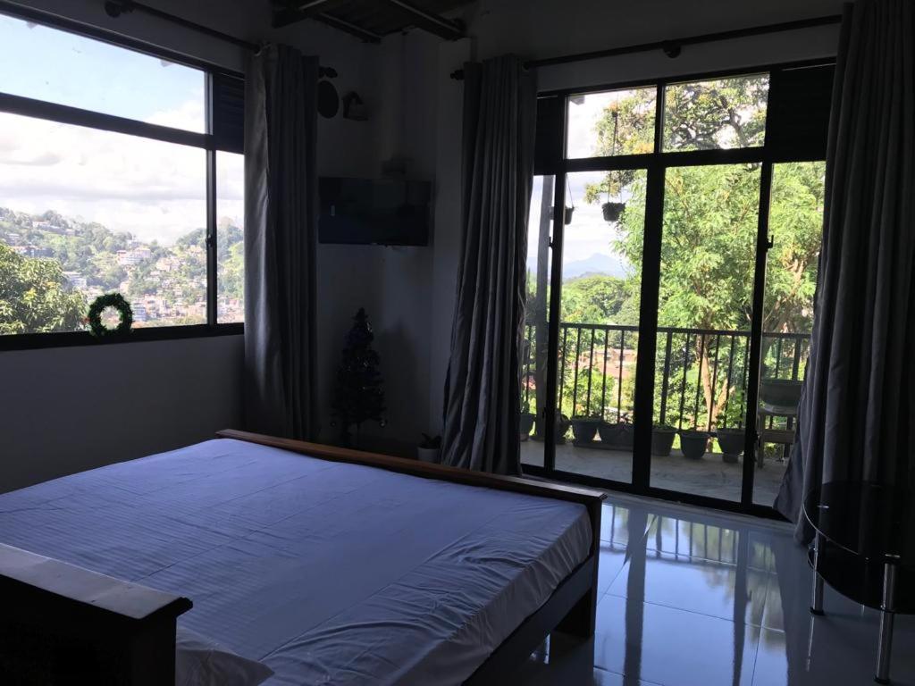 S V Homestay Kandy Bagian luar foto